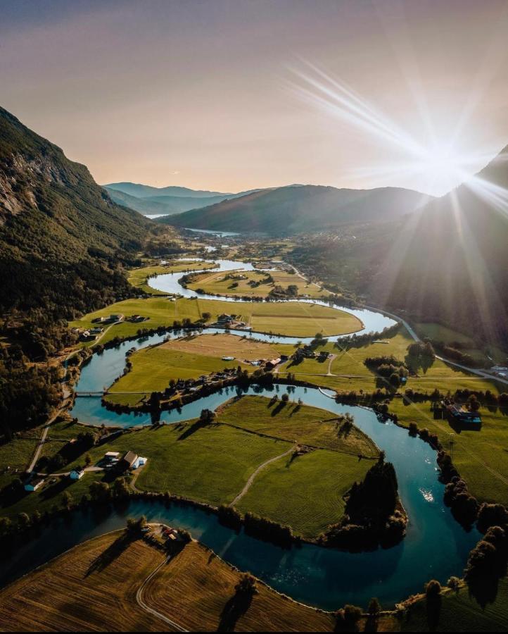 Stryn House - Hotel & Apartments Bagian luar foto