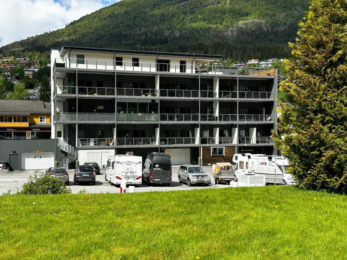 Stryn House - Hotel & Apartments Bagian luar foto